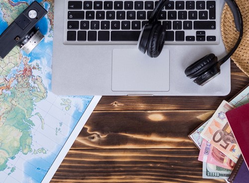 Adoption de l’intelligence artificielle dans les offices de tourisme suisses : opportunités, défis et recommandations stratégiques